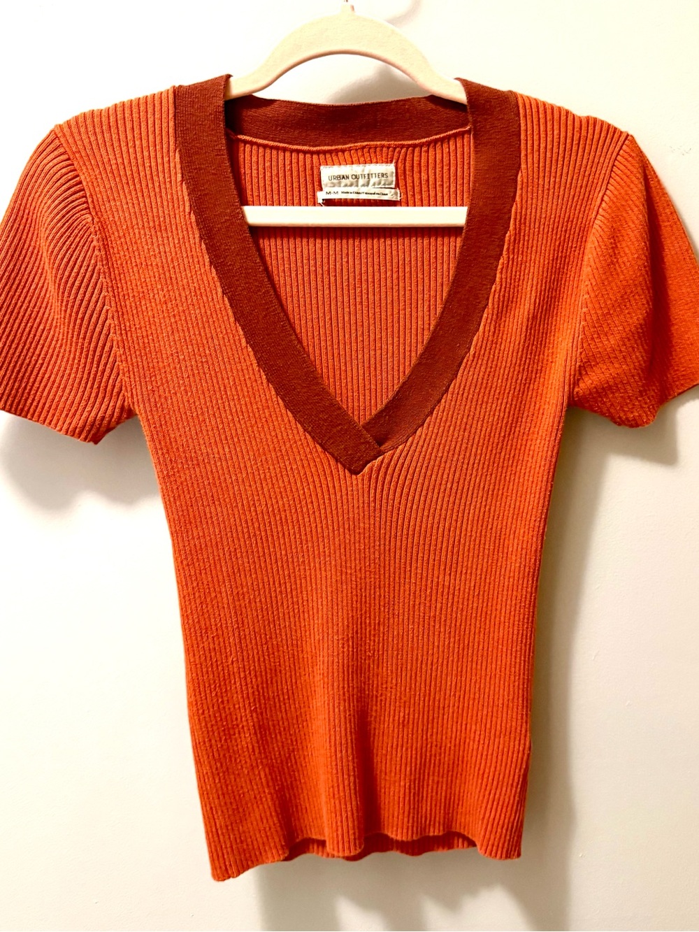 Urban Outfitters Ribbed V-Neck Knit Tee — Burnt Orange & Burgundy Size Small